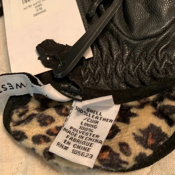 Leather studded gloves, Nine West, size M but more like a small, NWT - Picture 4 of 8